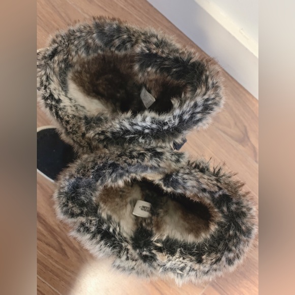 Size US6.5 TOMS Vista Black Suede Faux Fur Lined Winter Boots - Picture 2 of 5